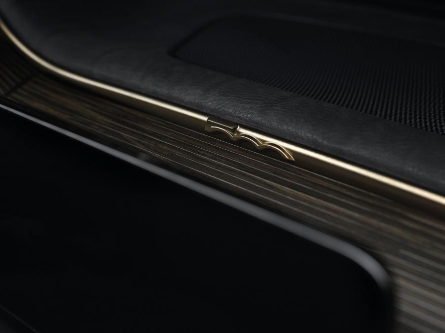 Детали интерьера Fiat 500 Giorgio Armani 2020 года  (фото 6 из 17)
